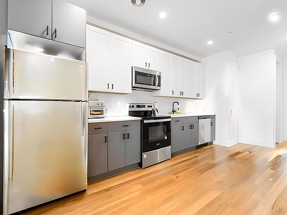 2nd image of 339 Cornelia St #2