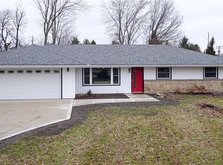 10 Greenbriar Dr, Aurora, OH
