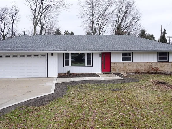 10 Greenbriar Dr, Aurora, OH 44202