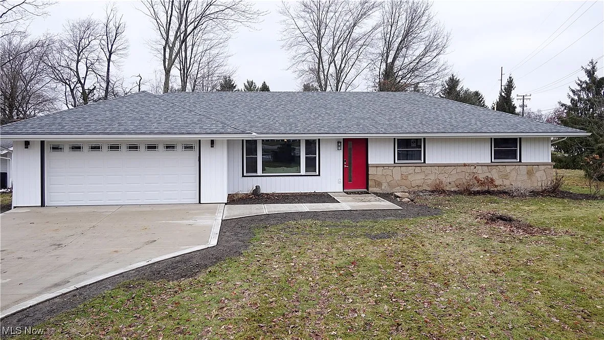 10 Greenbriar Dr photo 1