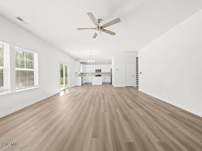 423 Bassett Ln — Photo 13