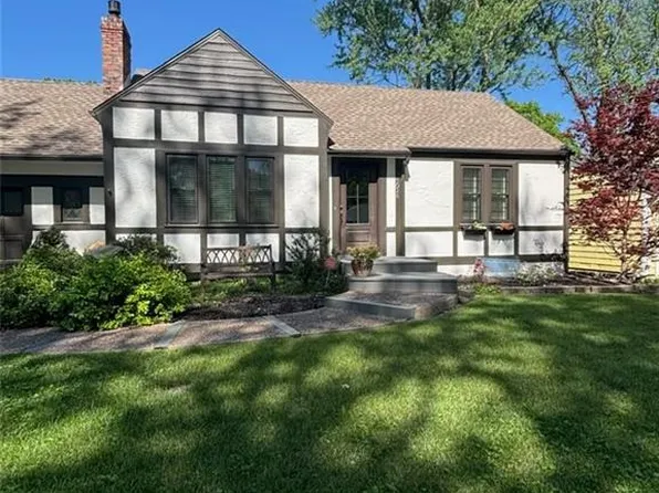 5026 W 72nd Ter, Prairie Village, KS 66208