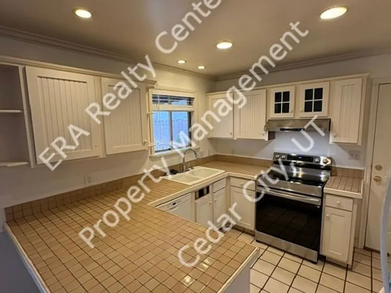 563 S 940 W — Photo 7