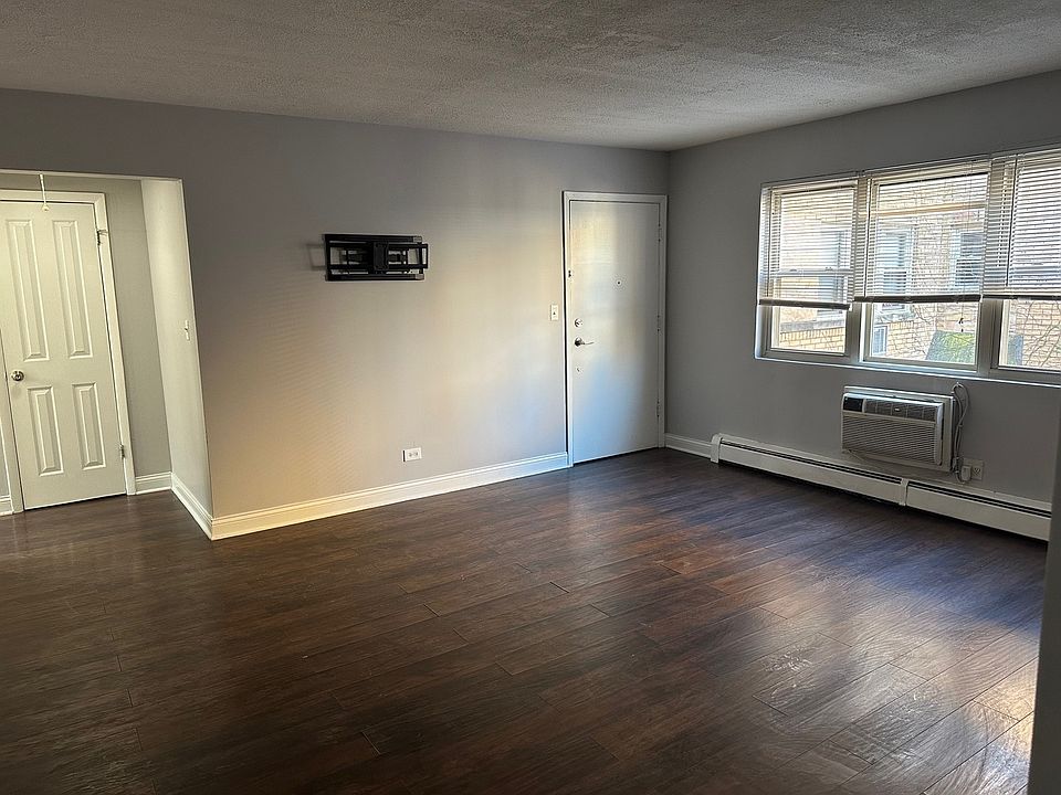 1st image of 1711 W Estes Ave APT 2N