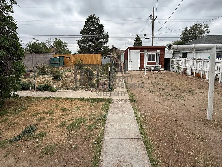 1222 E 3rd St — Photo 20