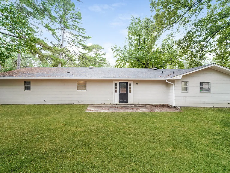 1130 Marble St — Photo 15