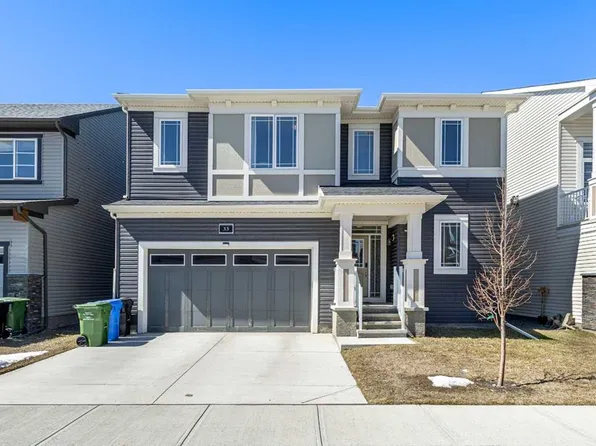 33 E Carringham Hts NW, Calgary, AB T3P 1V9