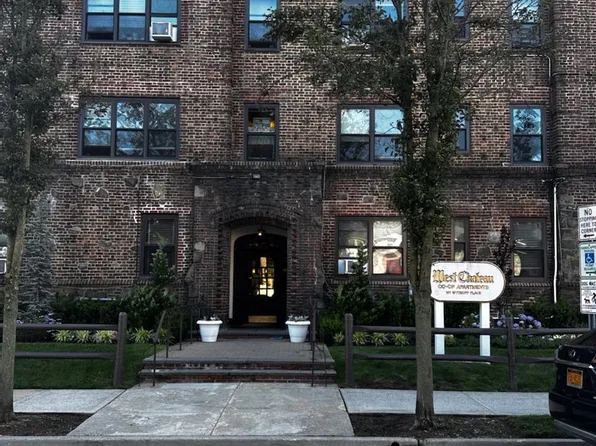 141 Wyckoff Place #1F, Woodmere, NY 11598