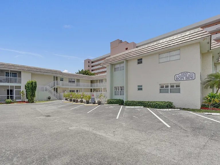 1450 N Riverside Dr #103 — Photo 9