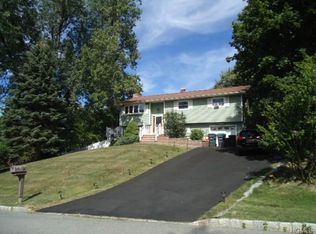 25 Dallas Dr, Monroe, NY 10950