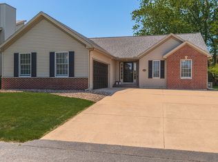 2512 Airport Rd, Bloomington, IL 61704