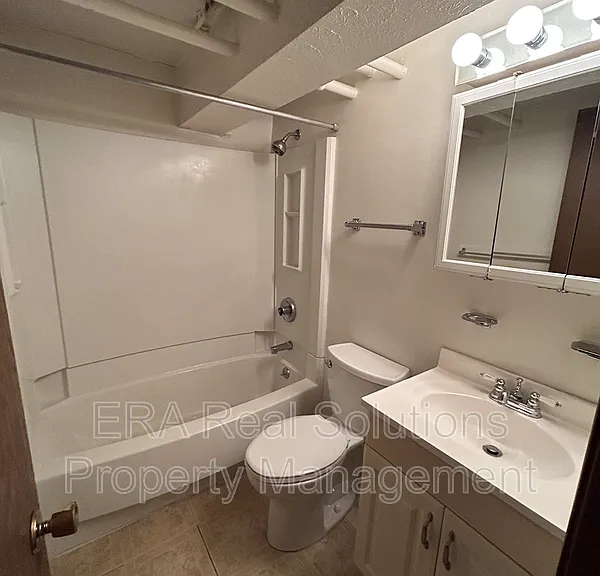 220 Loraine Ave #6 — Photo 5