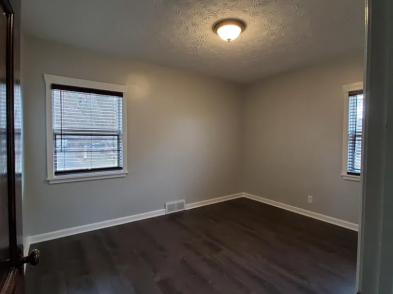 138 Elmwood Dr — Photo 10