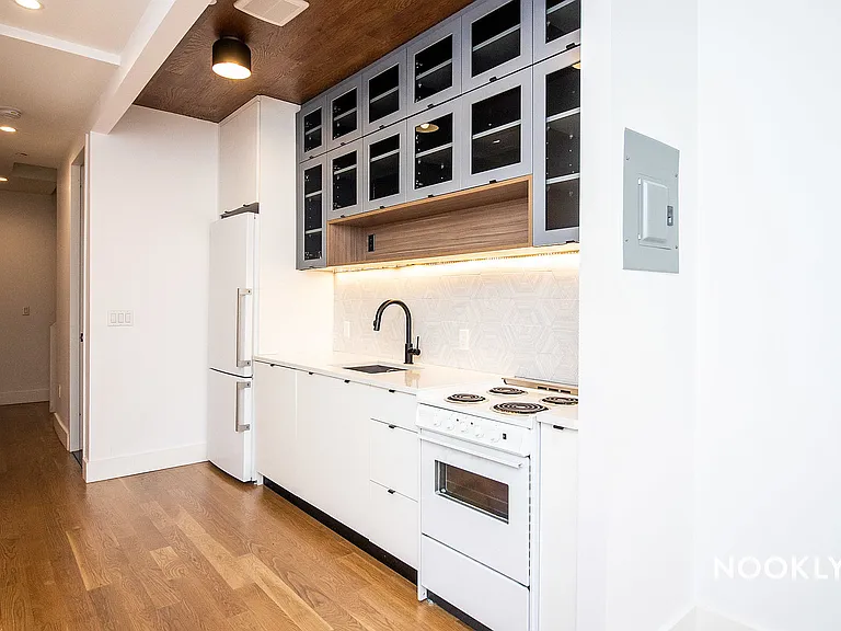 195 Sullivan Pl #3R — Photo 9