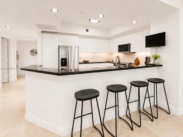 14951 Royal Oaks Ln APT 1501, North Miami, FL 33181