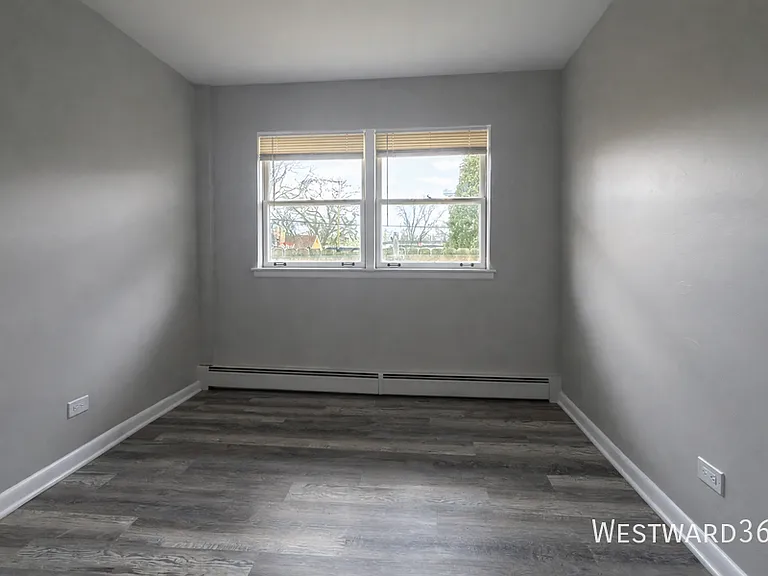 12413 Maple Ave #5 — Photo 9