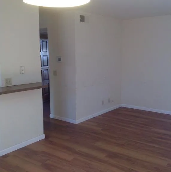 1187 Grove Ave #E — Photo 5
