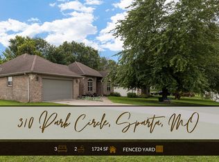 310 Park Cir, Sparta, MO 65753