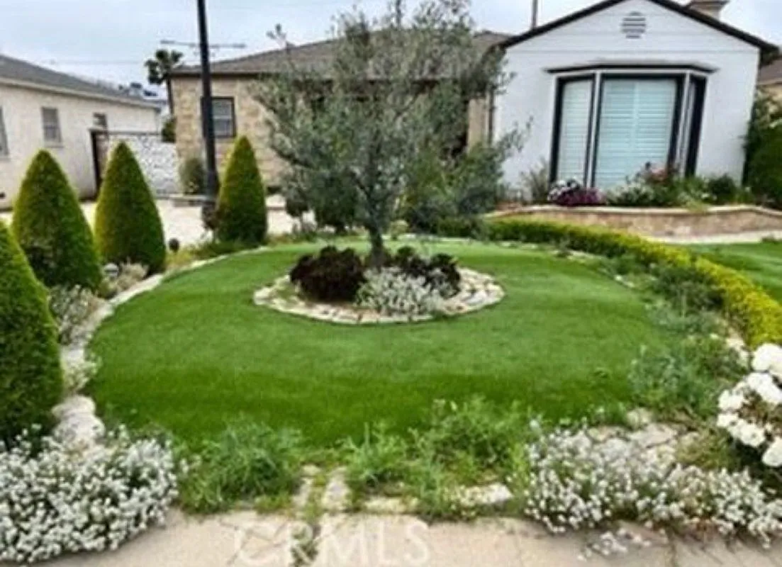 3 bed, 2.0 bath, 1738 sqft, $5,900 — Photo 1