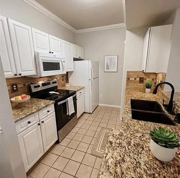 14226 Fredricksburg Dr #207 — Photo 2