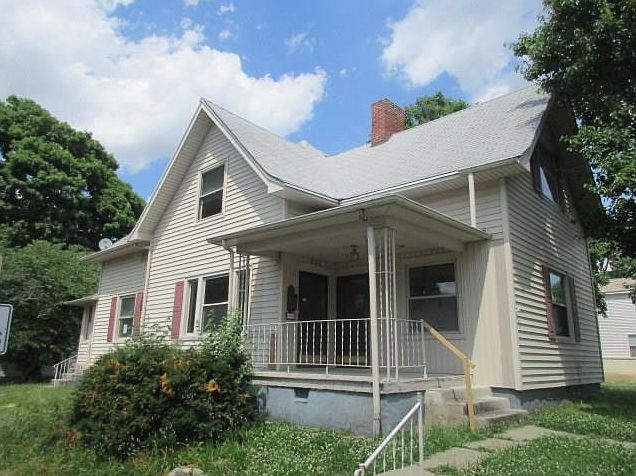 1st image of 800 E College St