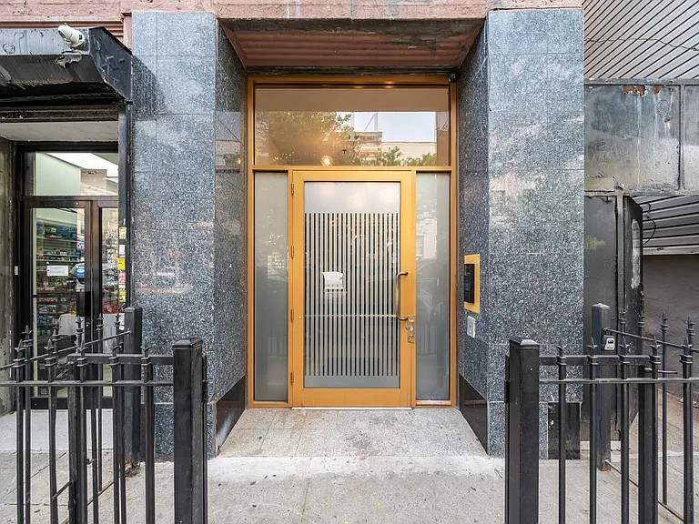 714 Seneca Ave #401 — Photo 4