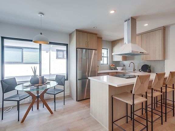 Kitchen/Dining/bar seating