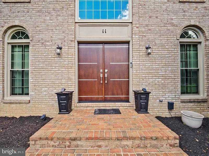 5 bed, 3.0 bath, 3764 sqft, $4,500 — Photo 3
