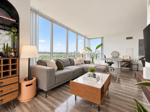 33 Sheppard Ave E #2210, Toronto, ON M2N 7K1
