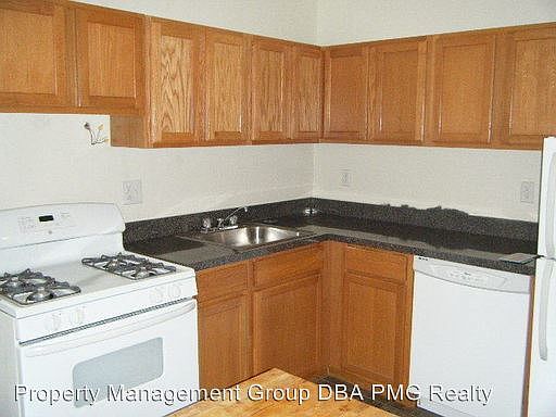 2nd image of 2916 Poplar St