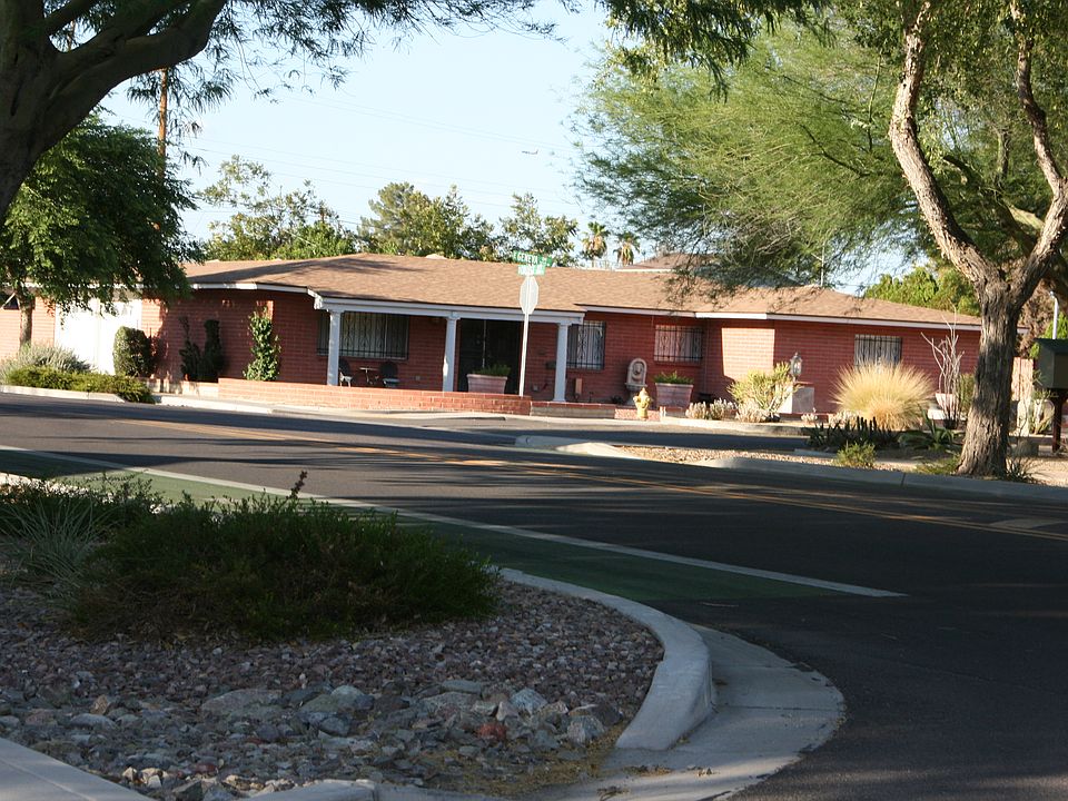 1st image of 304 E Geneva Dr