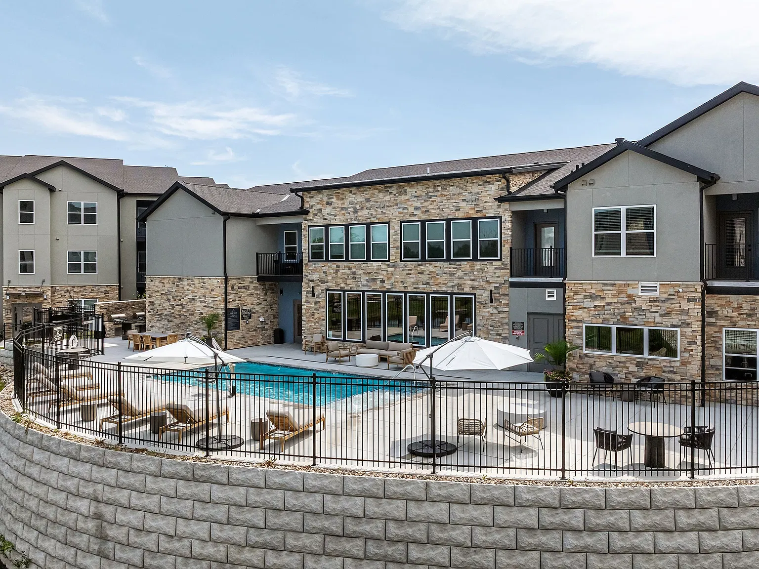 Aria Apartments — Photo 4