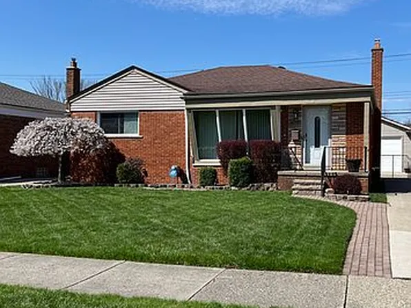 26719 Larchmont St, Saint Clair Shores, MI 48081