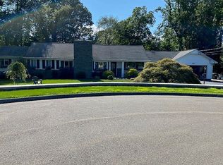 14 Elliot Cir, Trumbull, CT 06611