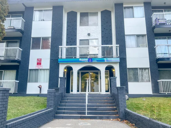 Queensway Place Apartments