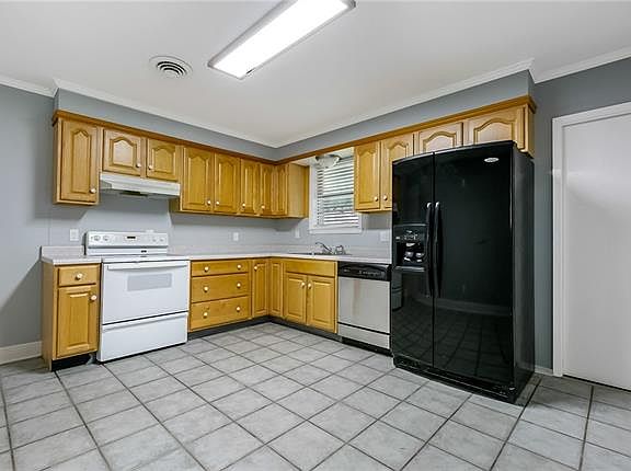 5th image of 2228 Hyman Pl