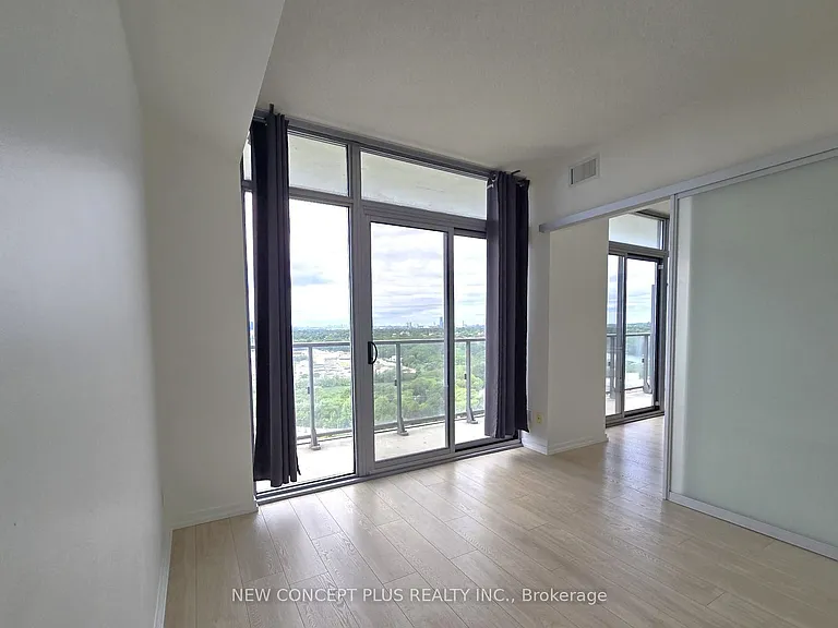 105 The Queensway #2205 — Photo 4