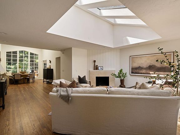 5th image of 385 Throckmorton Avenue