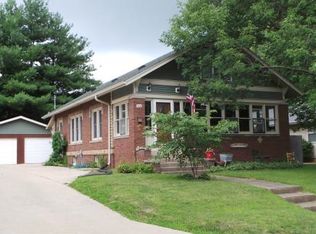 806 C St, Charleston, IL 61920