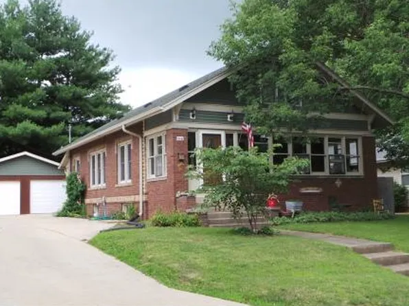 806 C St, Charleston, IL 61920