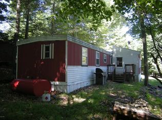 122 Granite Dr, Greentown, PA 18426