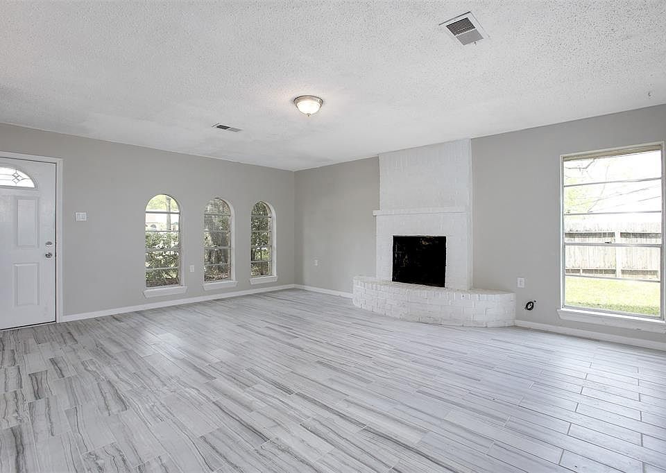 1st image of 3211 Mariner Dr