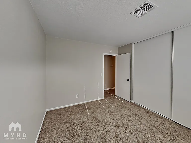 261 Queen Marie Ct — Photo 11
