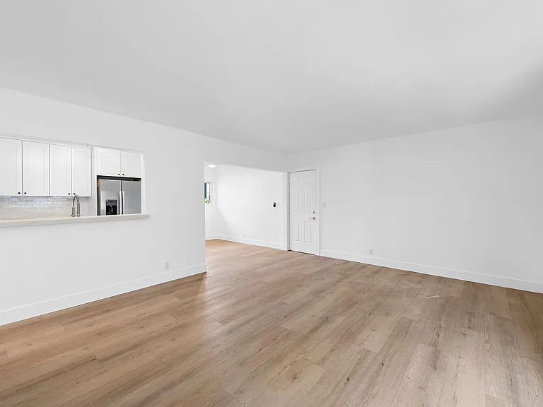 402 Corto Ln — Photo 3
