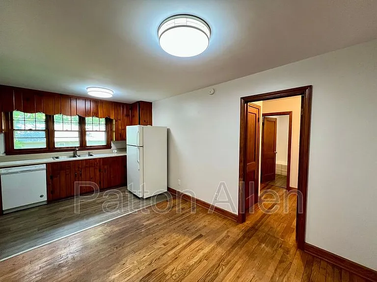 29 Evergreen Ave — Photo 6