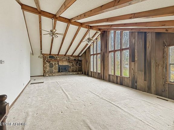 4th image of 403 Delaware Ave