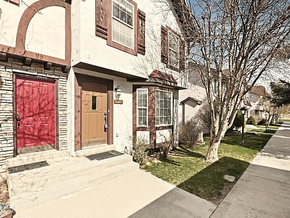 2nd image of 863 Zurich Ln