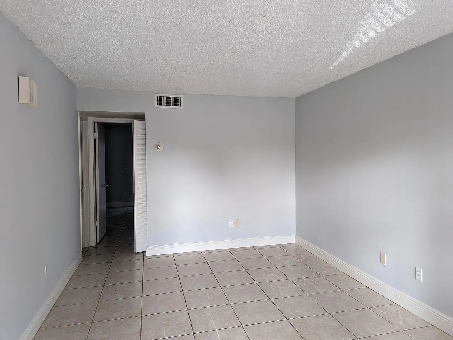 1 bed, 1.5 bath, 637 sqft, $1,800 — Photo 4