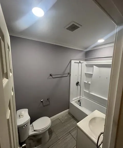 7736 Comstock Ave — Photo 2