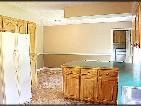 5th image of 2222 Edinborough Dr